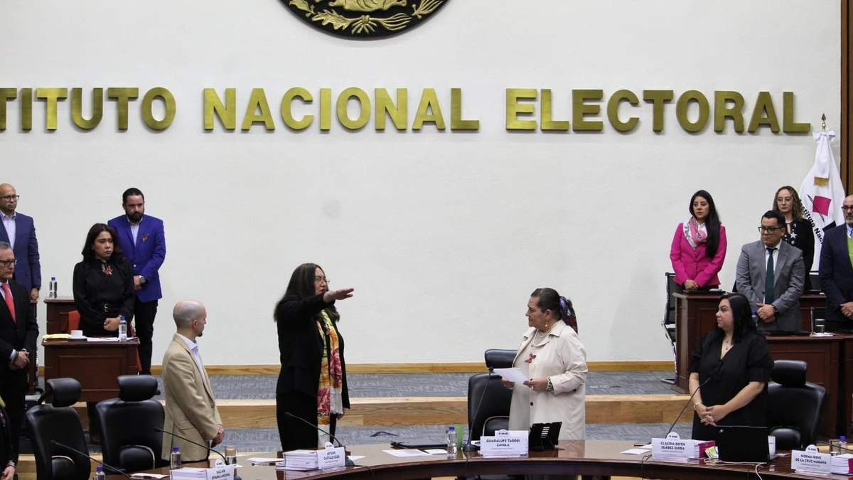 Claudia Arlett toma protesta como secretaria ejecutiva del INE