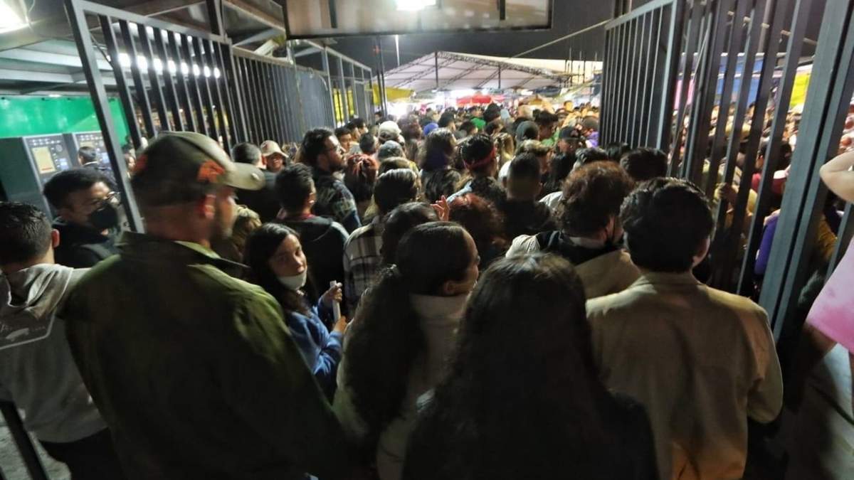 Accesos al Estadio Azteca previo al concierto de Bad Bunny
