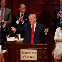 Trump se lanza contra Ford por anunciar que moverá su producción a México