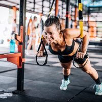 Consejos de los expertos para hacer ejercicios en el gimnasio o en casa y que el calor de este verano no te gane