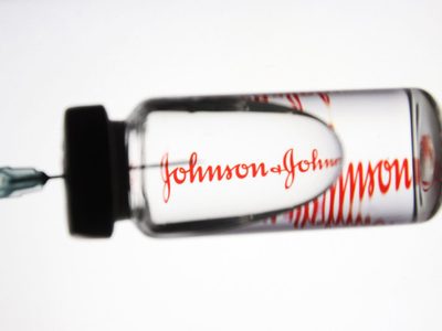 Johnson & Johnson presentará una vacuna contra el coronavirus de una sola dosis