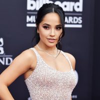 ¿Por qué le hacen esto? Becky G no lo puede creer y rompe a llorar sobre el escenario