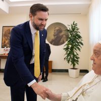 JD Vance expresa sus condolencias por la muerte del Papa Francisco