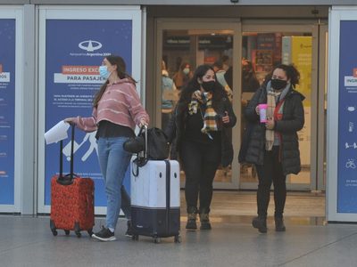 Vuelos desde el exterior: el Gobierno aumenta el cupo de personas que pueden ingresar al país