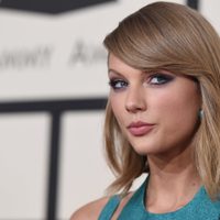 Taylor Swift tuvo que modificar el logo de su merchandising por una denuncia inesperada