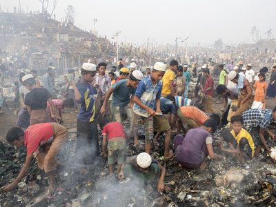 Un nuevo incendio envuelve a un campo de refugiados en Bangladesh