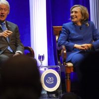 Hospitalizan con fiebre a Bill Clinton, pero está de buen ánimo, dice su portavoz