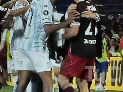Adrián Balboa pidió disculpas por haber escupido a Acuña
