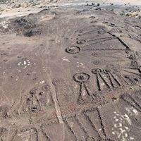 Descubrieron una antigua red de “autopistas” flanqueadas por tumbas en Arabia Saudita