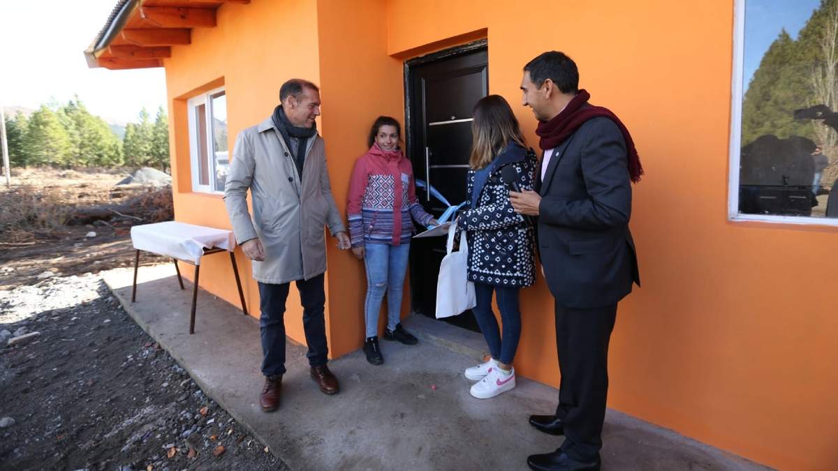 Provincia entregó nuevas viviendas en Las Ovejas. Fuente: (Facebook)