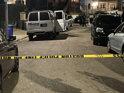 Perro mata a una mujer y ataca a dos policías