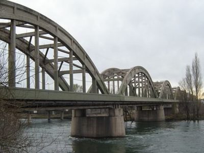 Delincuentes le robaron sus bicicletas a una pareja en el Puente Carretero