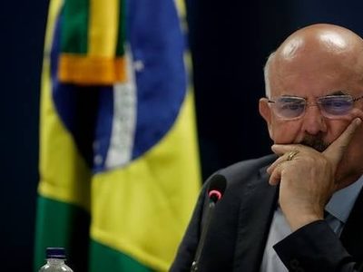 Exministro de Educación de Brasil hiere a una mujer al disparar accidentalmente en el aeropuerto