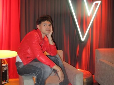 Tras quedar segundo en "La Voz Argentina", Alan Lez ya concreta su salto profesional con el show de sus sueños