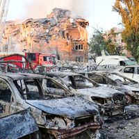 Ataque de drones y misiles rusos mata a 15 personas y hiere a otras 48 en Kiev, Ucrania