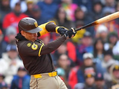 Los Padres vencen a los Red Sox 3-2 en el gélido Fenway Park sobre la novena entrada