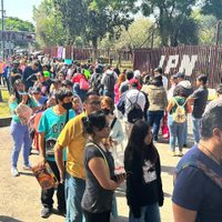 Desbordan el Planetario Luis Enrique Erro para observar el eclipse (Video + Fotos)