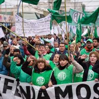 Contundentes marchas regionales de docentes y trabajadores del Estado