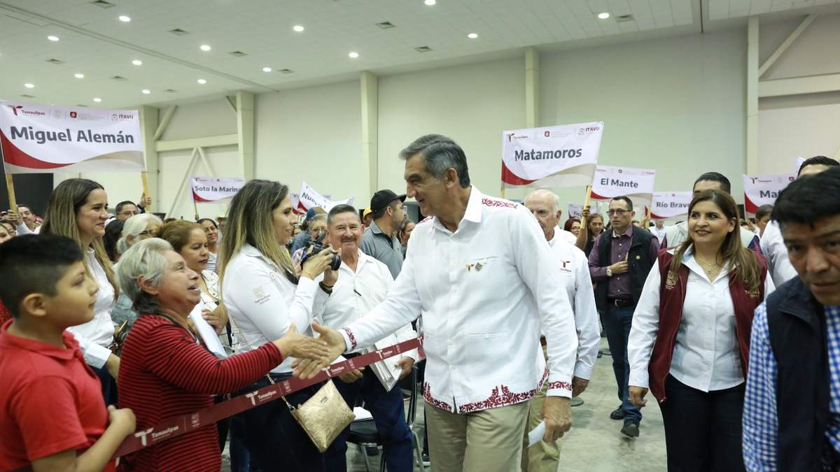 Entrega Américo escrituras a 1,500 familias tamaulipecas