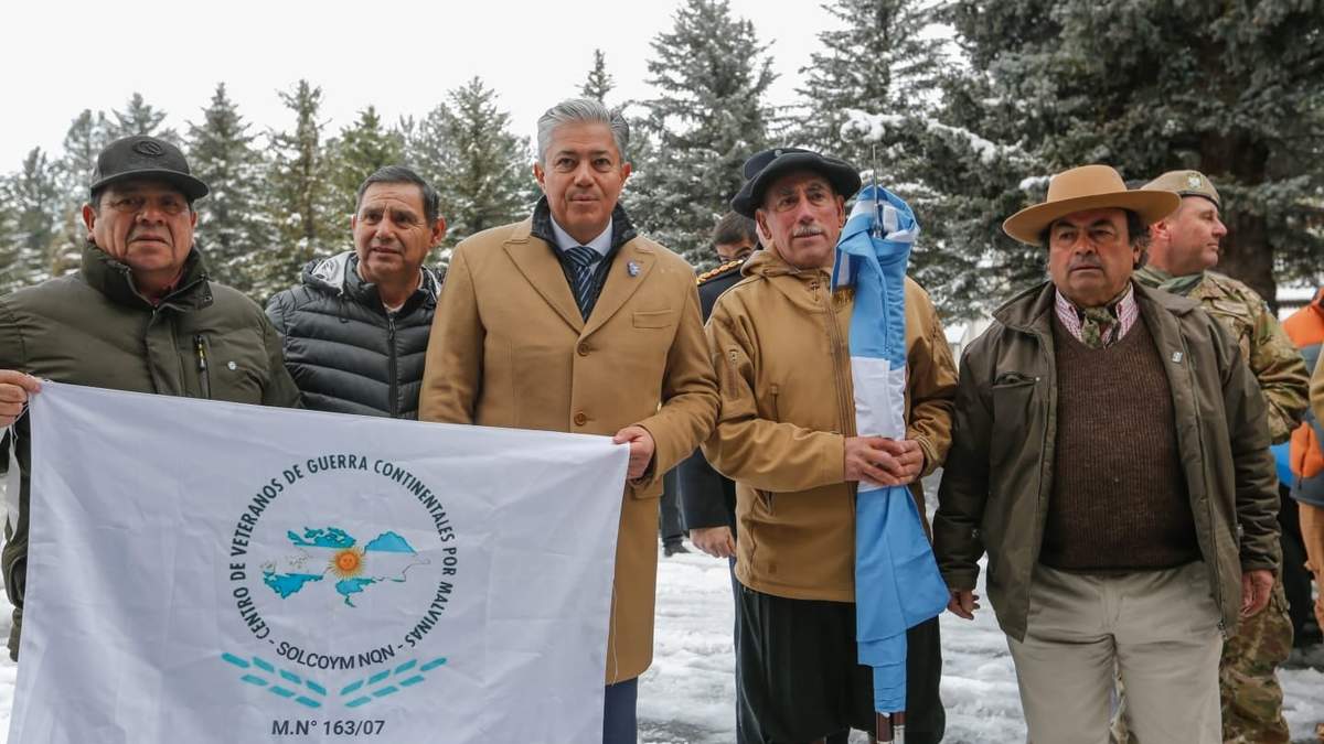 Pasado el mediodía, el mandatario provincial se hizo presente en Junín de los Andes. Fuente: (Neuquén Informa).