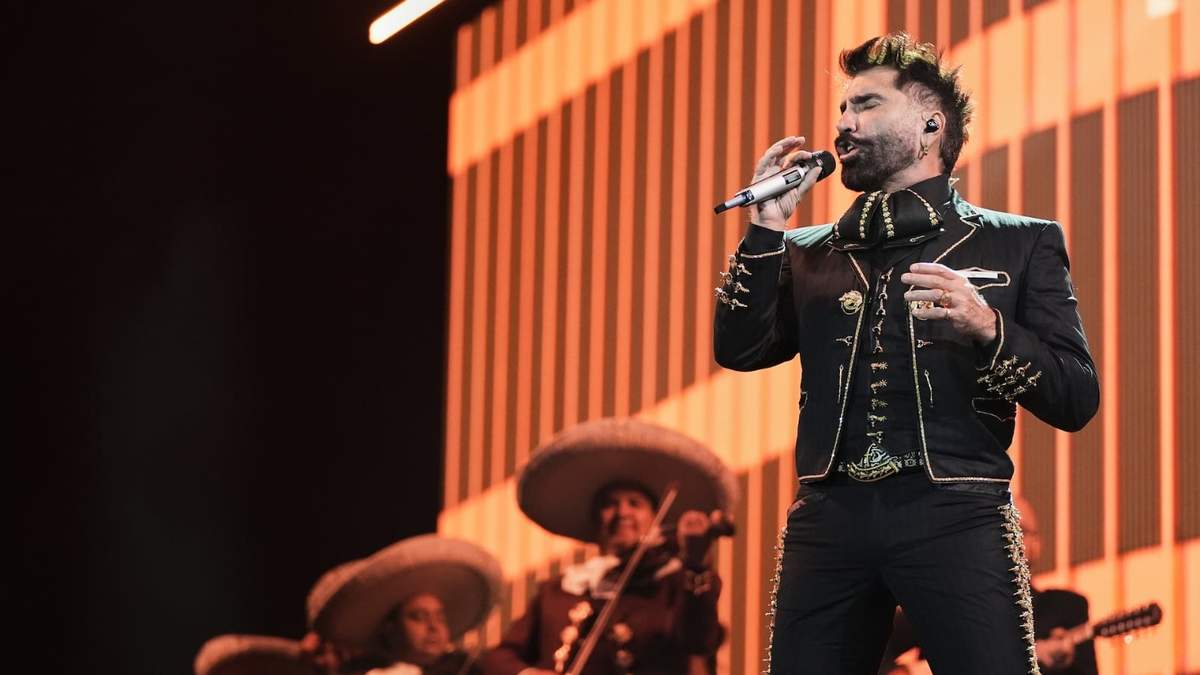Alejandro Fernández cerro su gira de Rey a Rey en el estadio GNP