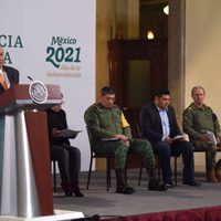 "No abusen" de damnificados, pide AMLO a distribuidores de material de construcción