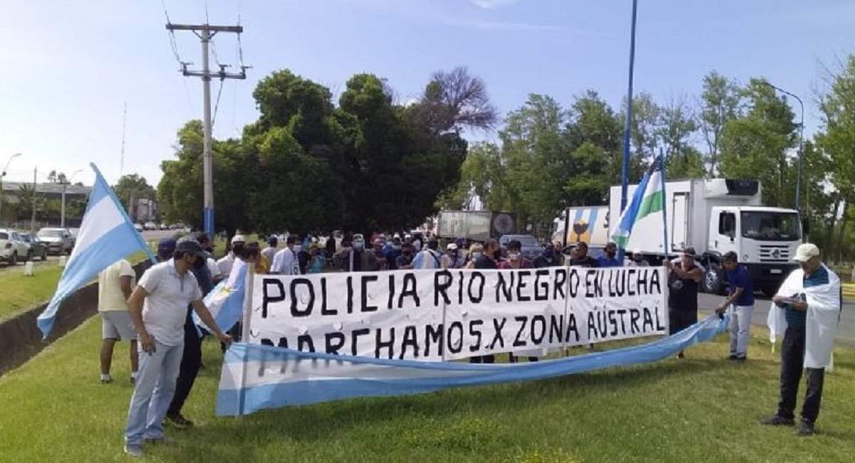 Los jubilados y pensionados rionegrinos reclaman el pago de zona Austral. Foto Movimiento Policías Retirados