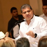 Tribunal Electoral de Coahuila multa a Riquelme y al PRI por 'Monederos Rosas”
