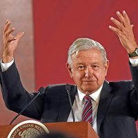 Meyer: AMLO convence por su biografía