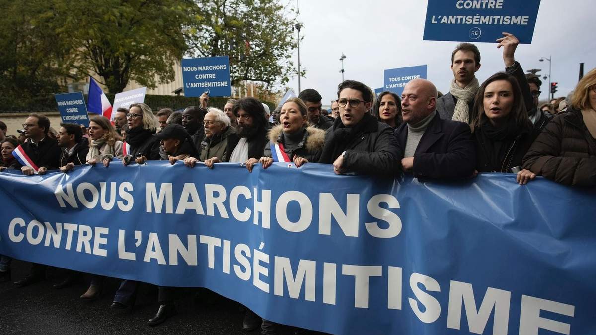 Contra el antisemitismo, en París:  "Marchamos contra el antisemitismo"