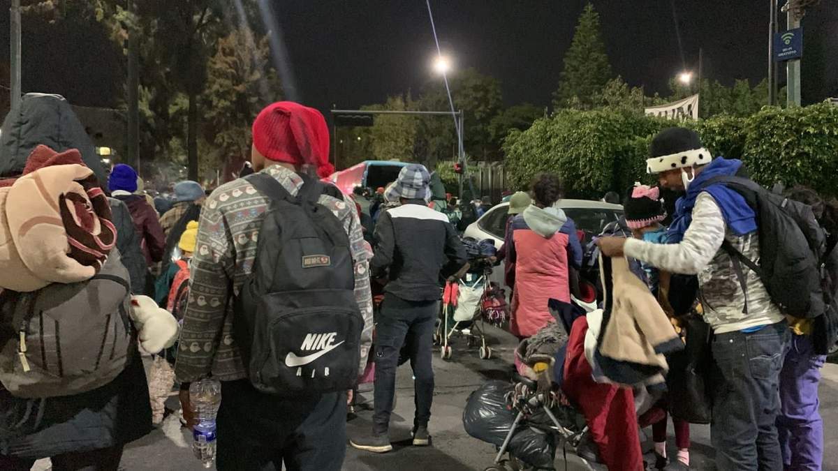 Los migrantes durante su arribo a la Basílica