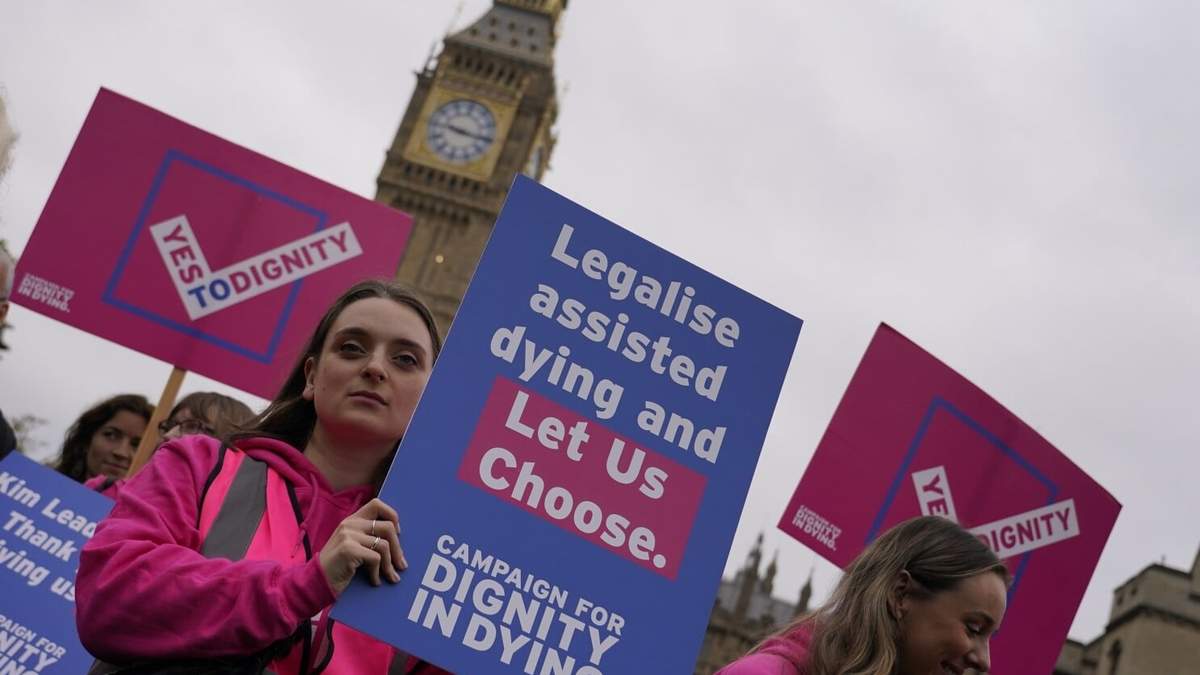 Una protesta a favor del derecho al suicidio asistido en Londres