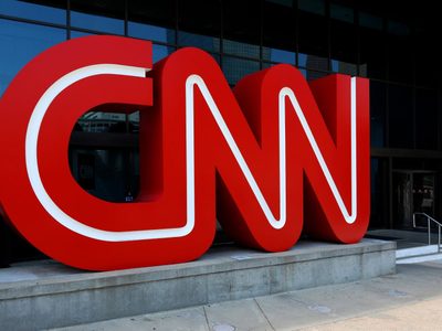Insólito: asaltaron a una periodista de CNN en pleno vivo