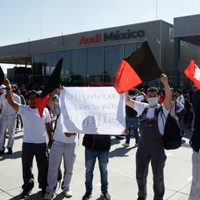 Trabajadores de Audi rechazan aumento de 7% y deciden continuar la huelga