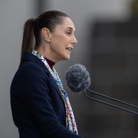 Sheinbaum debe estar dispuesta a “pisar callos” para resolver Ayotzinapa: abogado Vidulfo Rosales