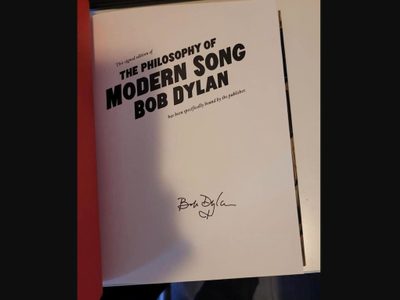 Qué es el autopen, la tecnología de firma a mano que ha puesto en duda la legitimidad de Bob Dylan