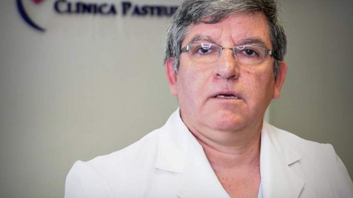 Doctor Lucio Espinosa. Fuente: (Clínica Pasteur)
