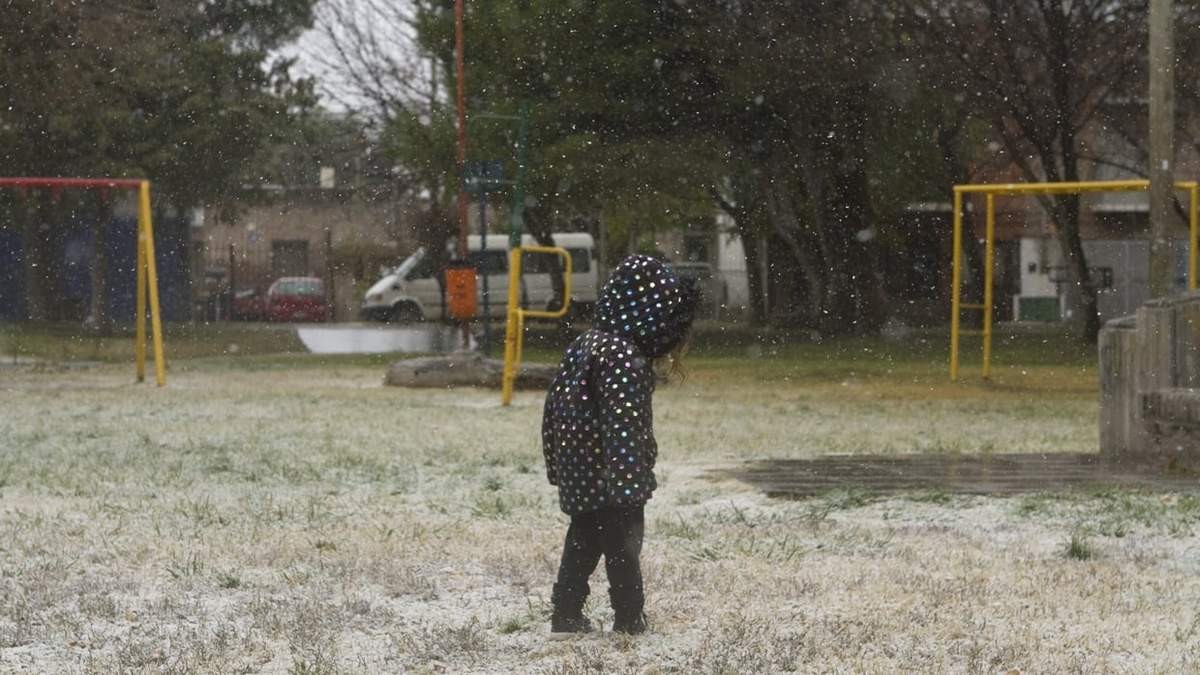 Clima inestable con neviscas en la ciudad de Neuquén. Fuente: (Emiliano Ortiz)