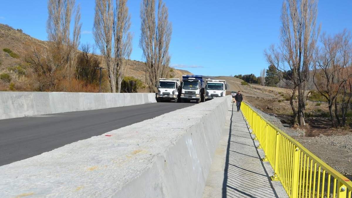 Puente sobre el río Malleo. Fuente: (Twitter)