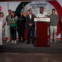Acompañados por Rommel Pacheco, clavadistas llevan a la Cámara el conflicto con Ana Guevara