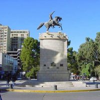 Un empleado de un banco de Neuquén estafó a una mujer mayor por 80 mil pesos