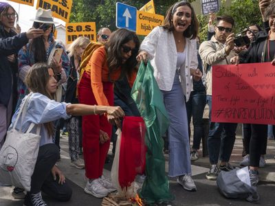 Se encrudecen las manifestaciones en Irán por el asesinato de Mahsa Amini