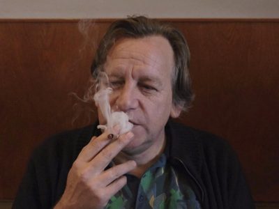 Cafés en dos ciudades holandesas empiezan a vender marihuana cultivada legalmente