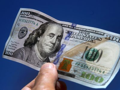 ¿A cuánto cerró el dólar blue y el euro tras una semana conmocionada por el Día de la Liberación?