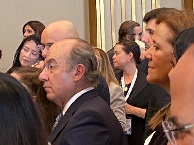 Fernández Noroña se encuentra a Felipe Calderón en audiencia del papa León XIV