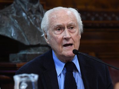 Pino Solanas dio positivo en coronavirus y está internado en Francia