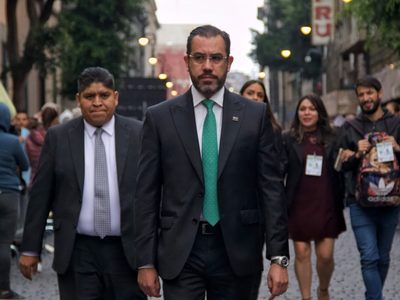 López Obrador confirmó que existe una orden de arresto sobre el exjefe de la Policía