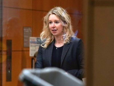 La CEO de Theranos pierde intento de evitar la cárcel; deberá pagar 452 millones de dólares