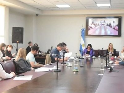 Diputados iniciaron una ronda de consultas antes del debate por la limitación del uso de celulares en las aulas