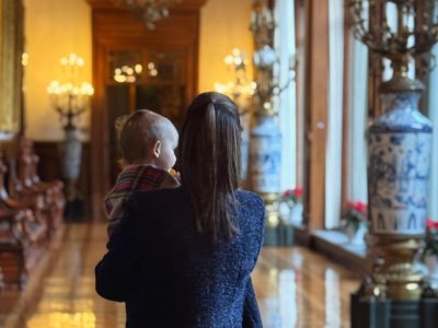 Sheinbaum comparte foto navideña con su nieto desde Palacio Nacional